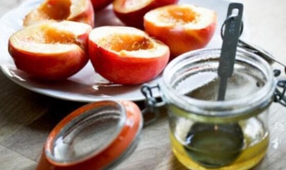Topeng dengan jus lidah buaya dan minyak pic